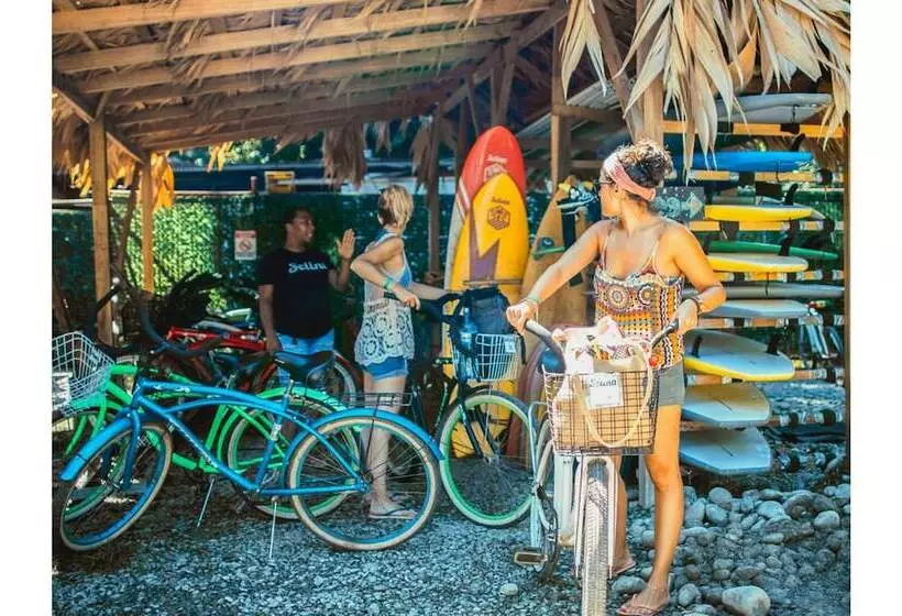 Retkeilymaja Selina Puerto Viejo