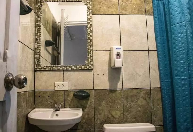 Retkeilymaja Selina Puerto Viejo