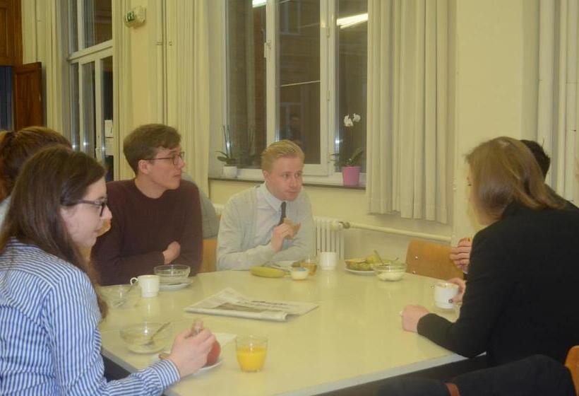 تختخواب و صبحانه Institute Of Cultural Affairs