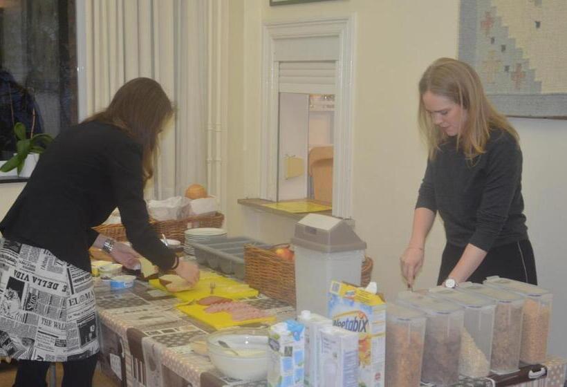 تختخواب و صبحانه Institute Of Cultural Affairs