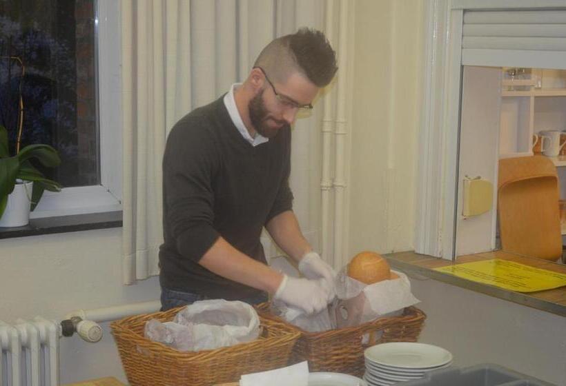 تختخواب و صبحانه Institute Of Cultural Affairs