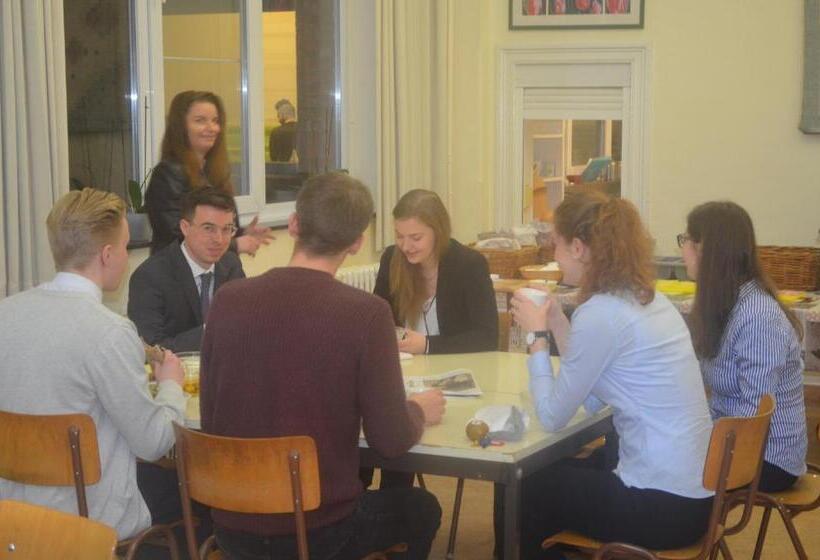 تختخواب و صبحانه Institute Of Cultural Affairs