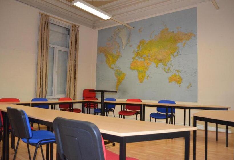 تختخواب و صبحانه Institute Of Cultural Affairs