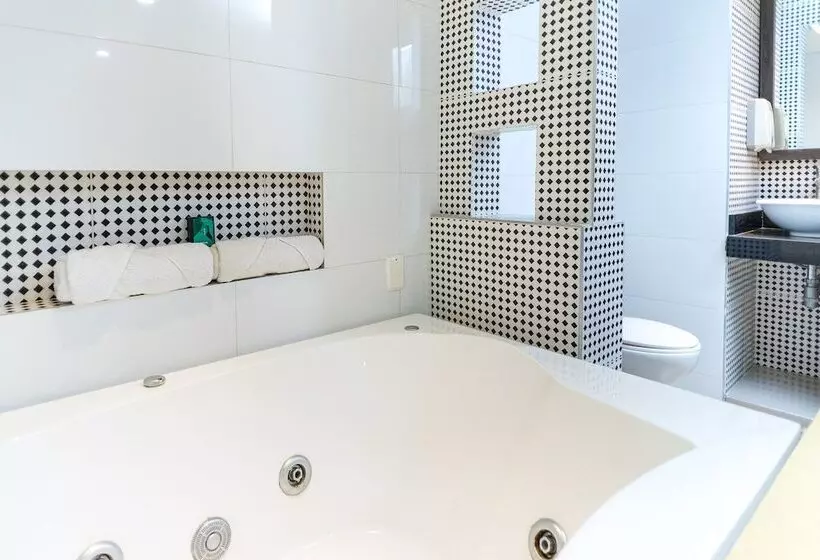 هتل 56 Avenue Plaza