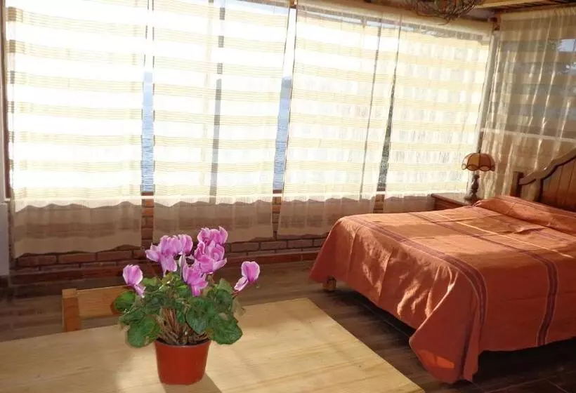 Hotelli Zirahuén Cuin Habitaciones Rústicas