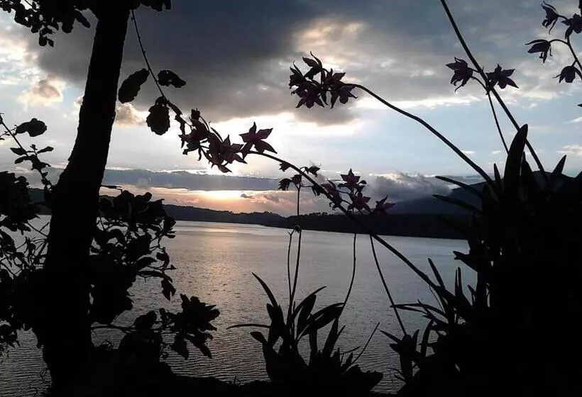 Hotelli Zirahuén Cuin Habitaciones Rústicas