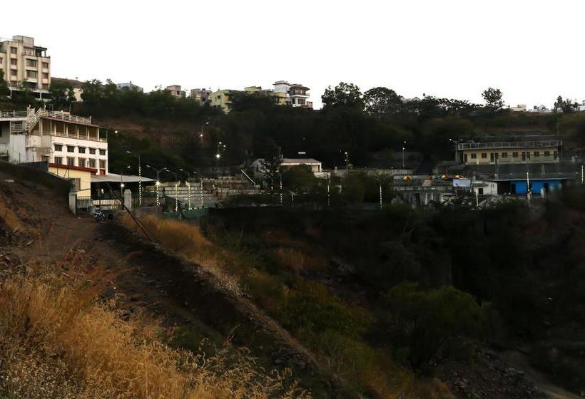 Pratikruti The Lakeview Resort