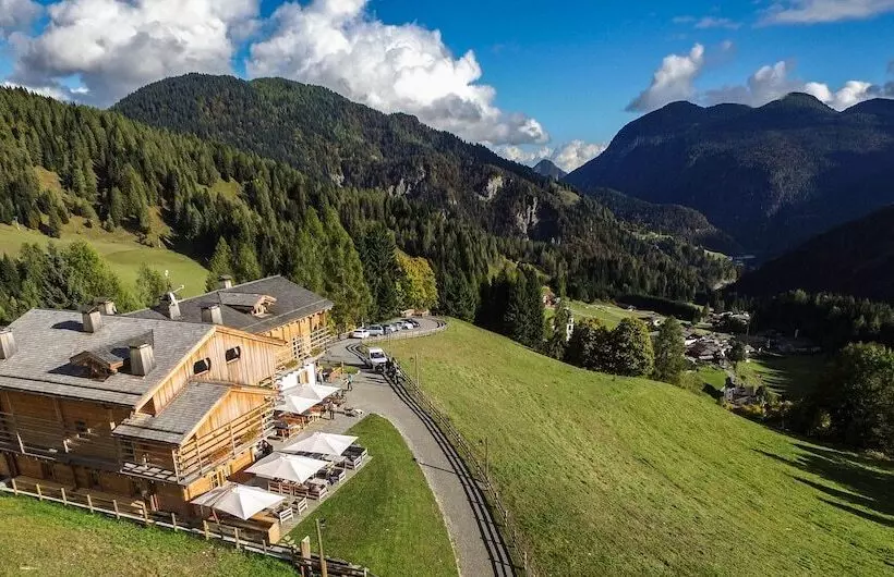 リゾートホテル Chalet Hôtel Borgo Eibn Mountain Lodge