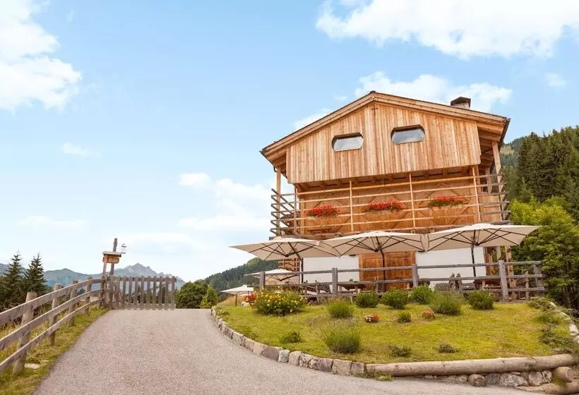 リゾートホテル Chalet Hôtel Borgo Eibn Mountain Lodge