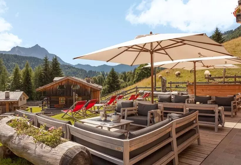 リゾートホテル Chalet Hôtel Borgo Eibn Mountain Lodge