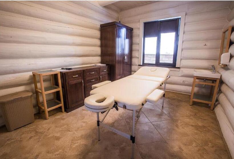 منتجع Westhills Cottage Town & Spa