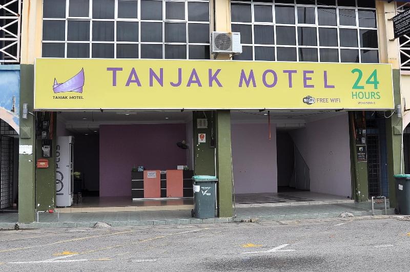 Tanjak Motel   Hostel