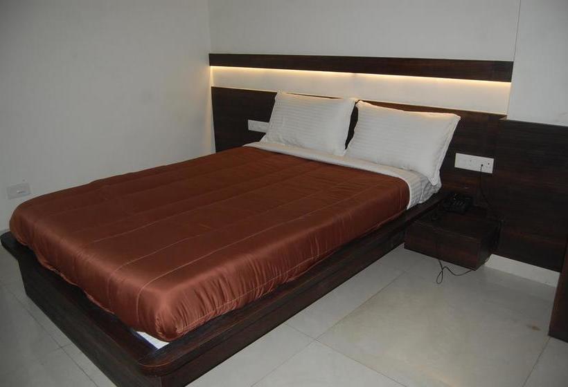 OYO 8022 Hotel Sunil Inn