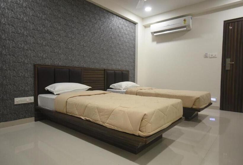 The Pacific Hotel, Vadodara