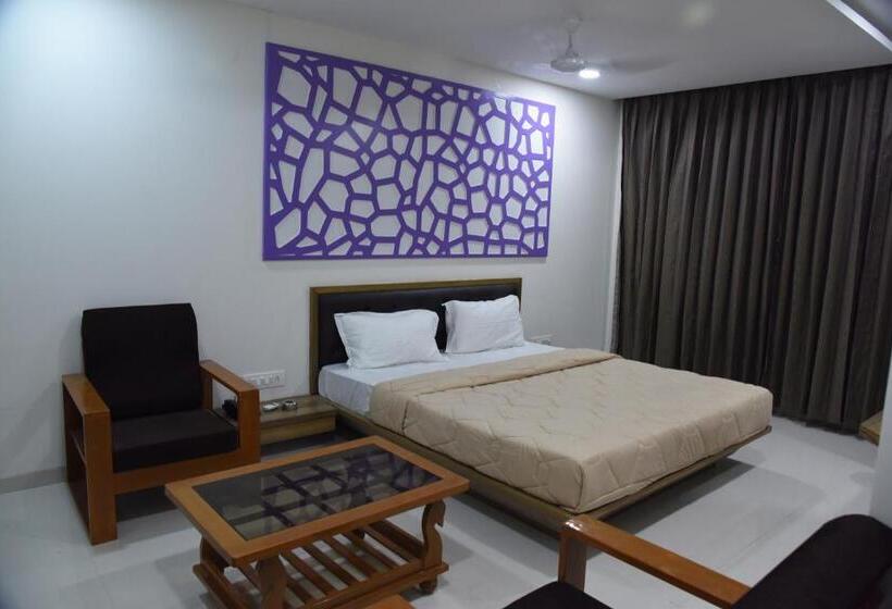 The Pacific Hotel, Vadodara