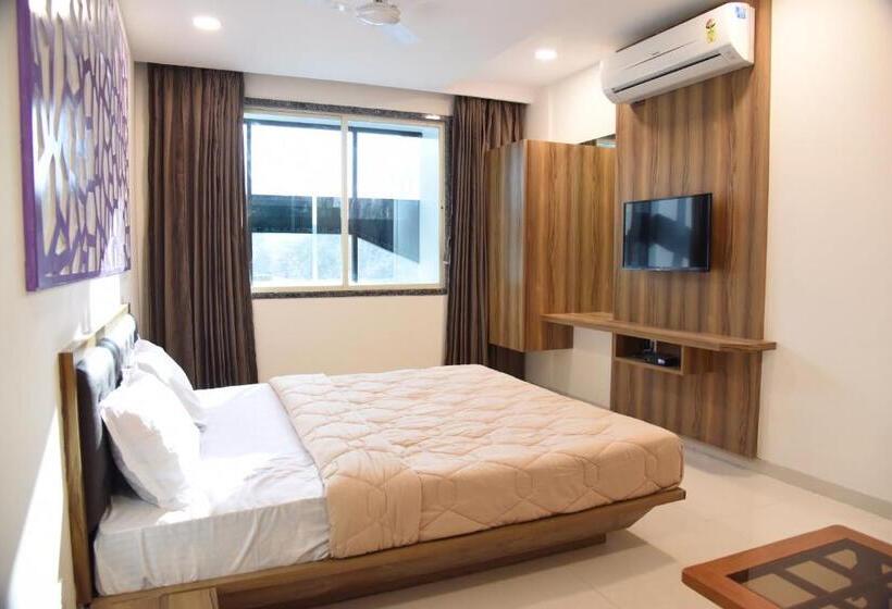 The Pacific Hotel, Vadodara