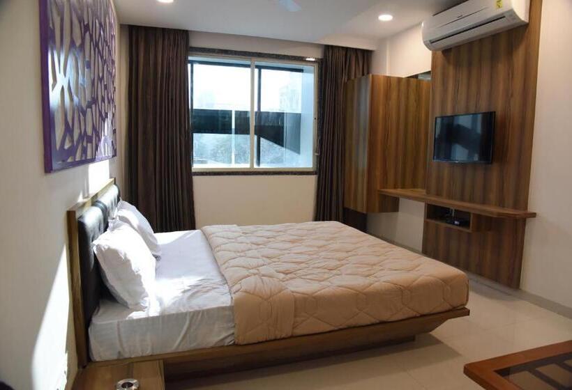 The Pacific Hotel, Vadodara