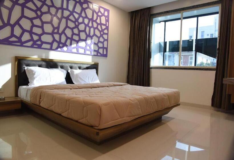 The Pacific Hotel, Vadodara