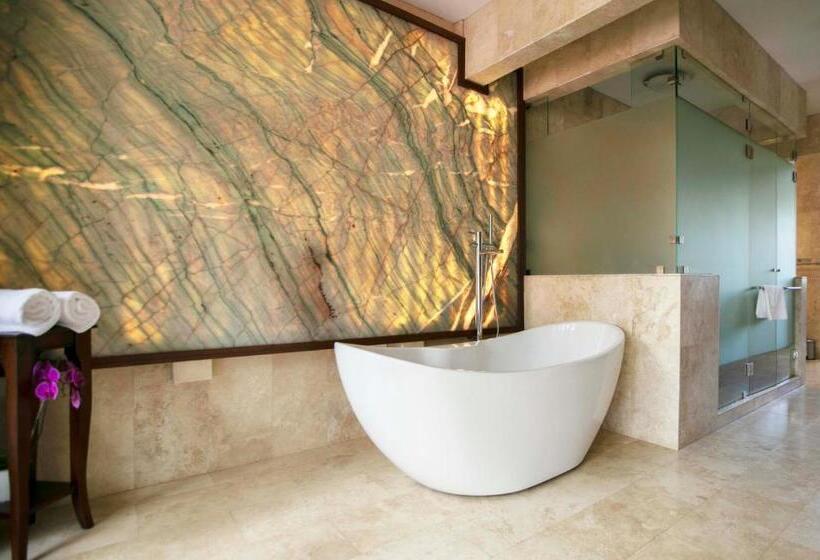 منتجع Paradise Hot Springs