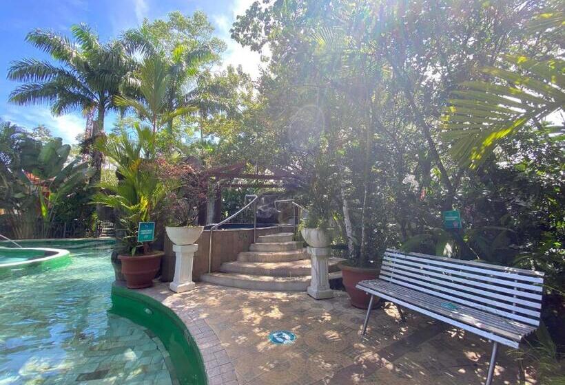 منتجع Paradise Hot Springs