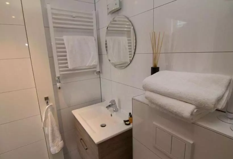 ベッドアンドブレックファースト Marbles Inn