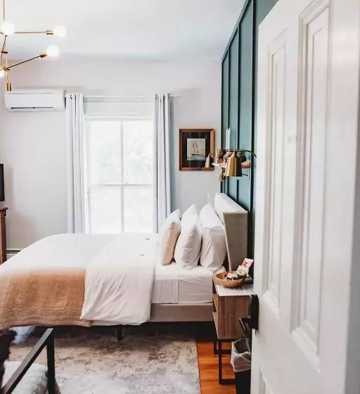 ベッドアンドブレックファースト The Montague Rose Inn & Cafe