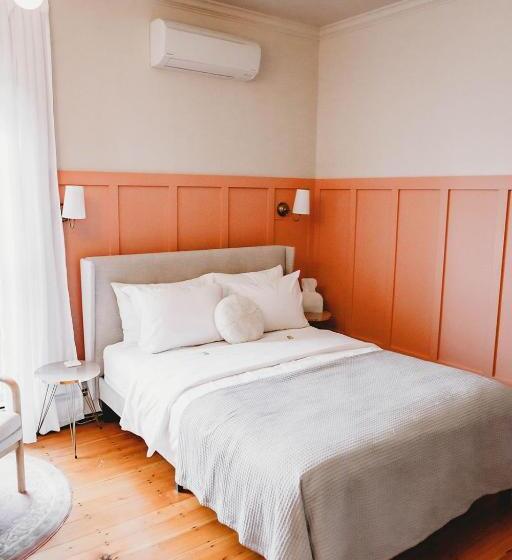 مبيت وإفطار The Montague Rose Inn & Cafe