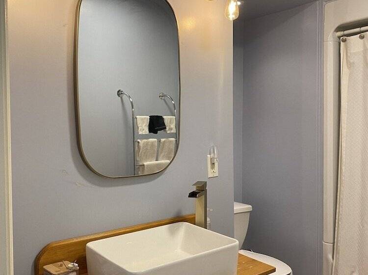 مبيت وإفطار The Montague Rose Inn & Cafe