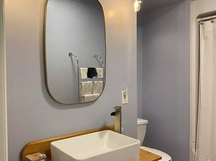 ベッドアンドブレックファースト The Montague Rose Inn & Cafe