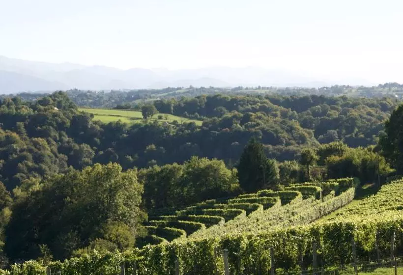 Clos Mirabel Manor   B&b