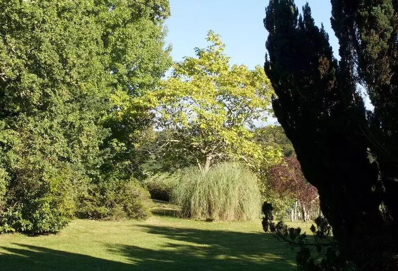 Clos Mirabel Manor   B&b