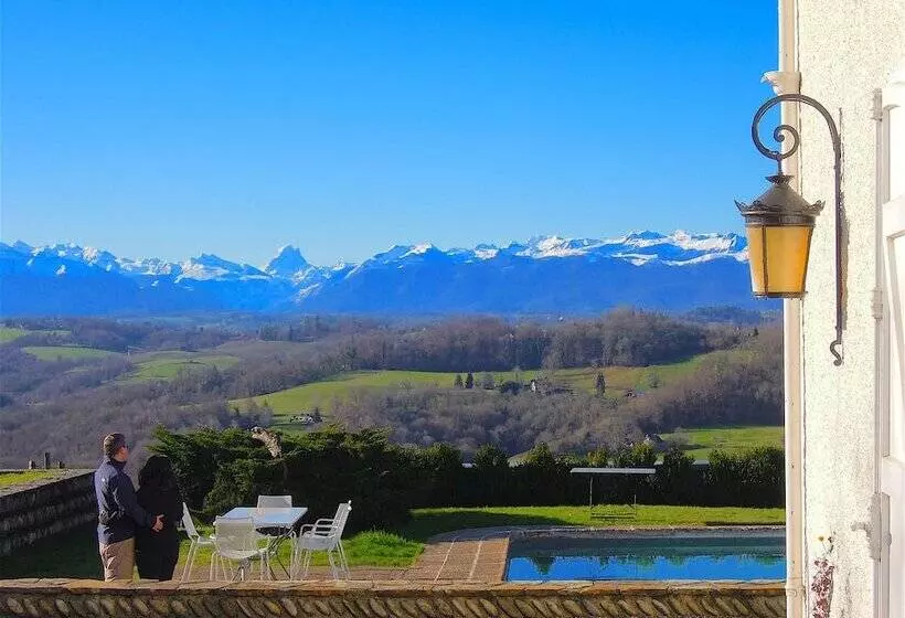 Clos Mirabel Manor   B&b