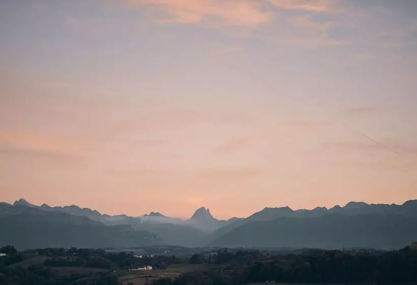 Clos Mirabel Manor   B&b