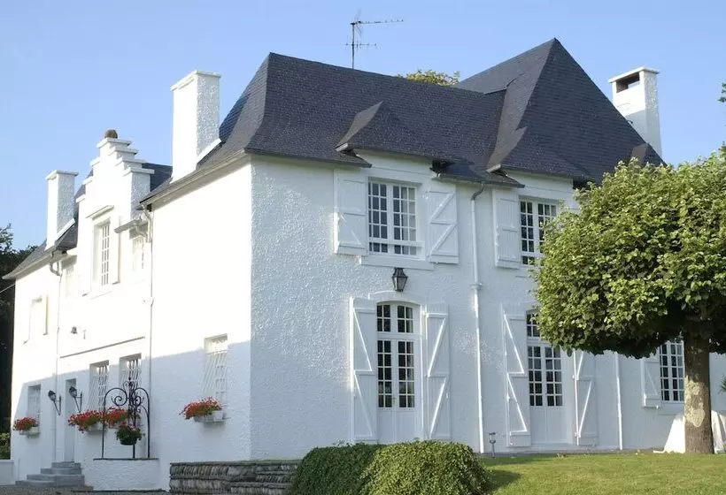 Clos Mirabel Manor   B&b