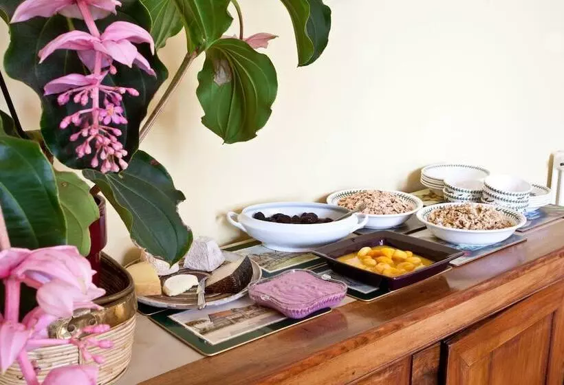 Clos Mirabel Manor   B&b