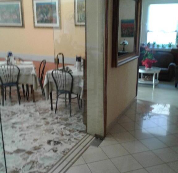 Отель Albergo Moderna