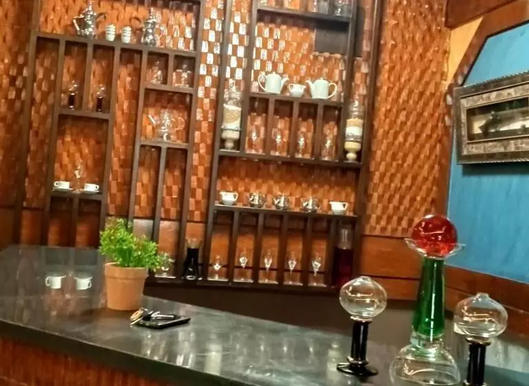 ホテル Aliqbal