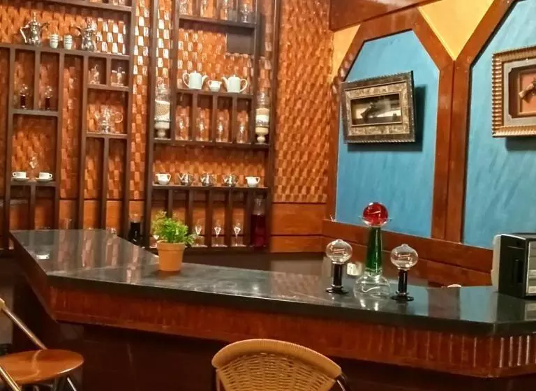 ホテル Aliqbal