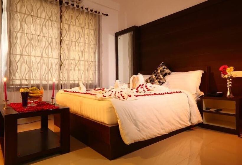 Отель Kaypees Inn