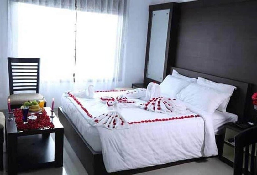 Отель Kaypees Inn