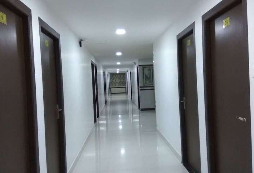 Отель Kaypees Inn