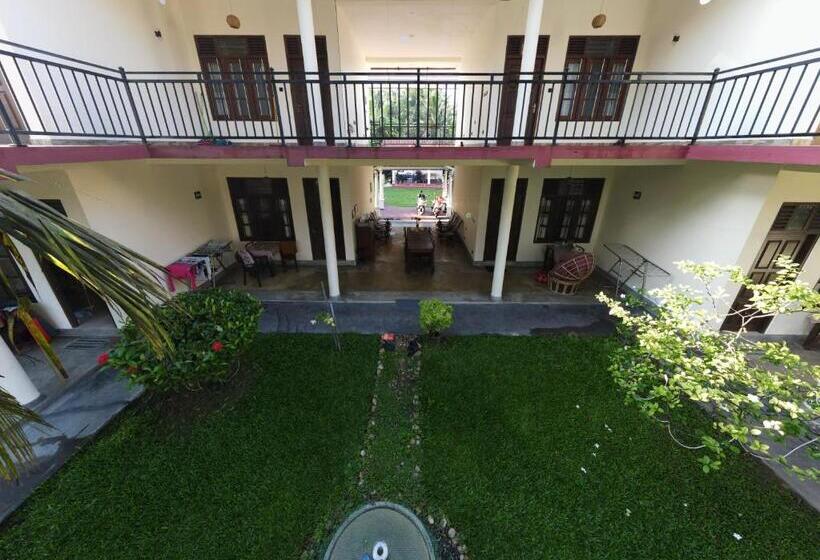 Отель Pelli Riverine