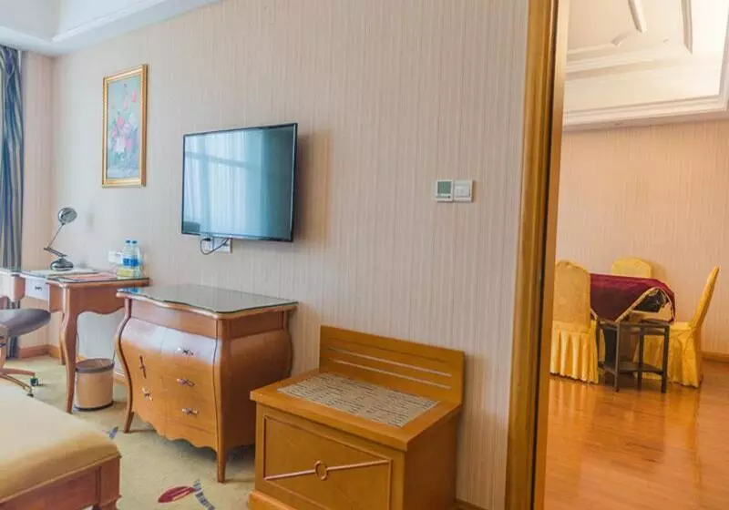 Vienna International Hotel Xinyang Yangshan New District