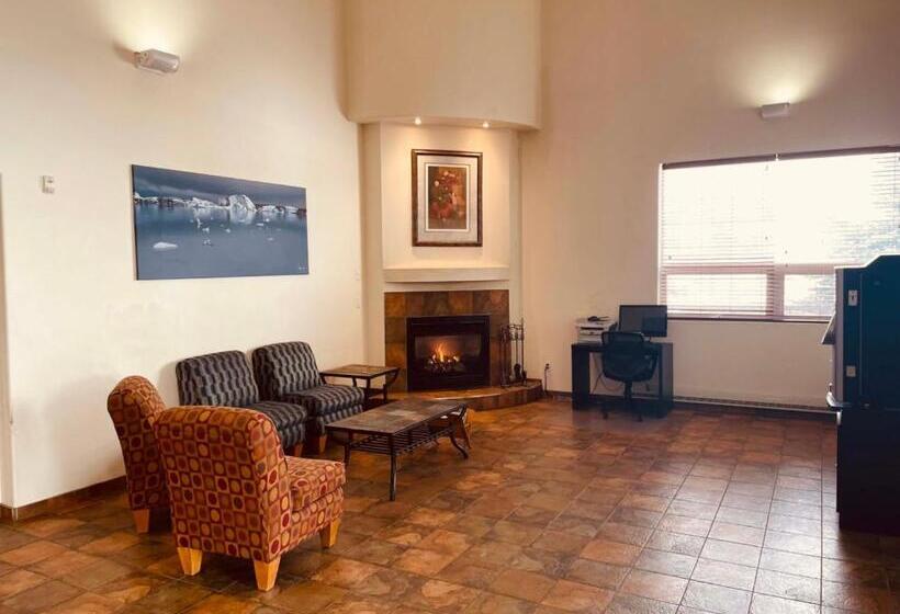 酒店 Aurora Park Inn & Suites