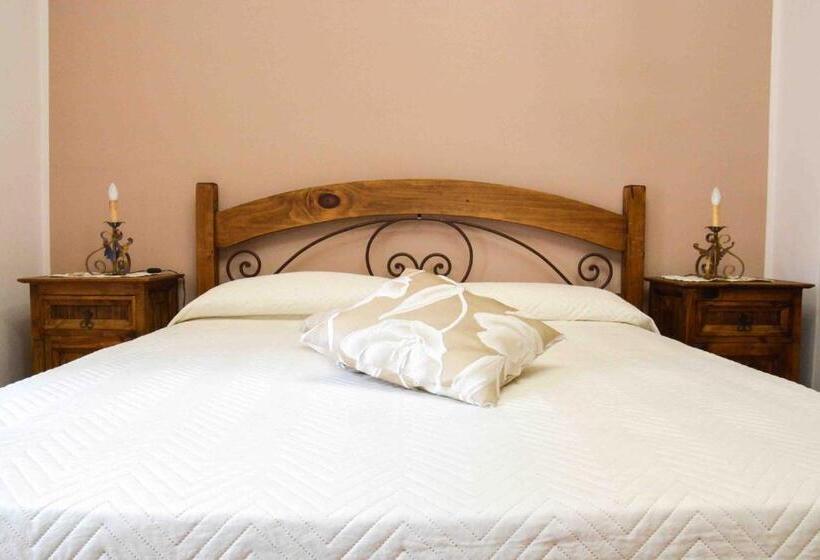 בית מלון כפרי Castello Di Giuliano