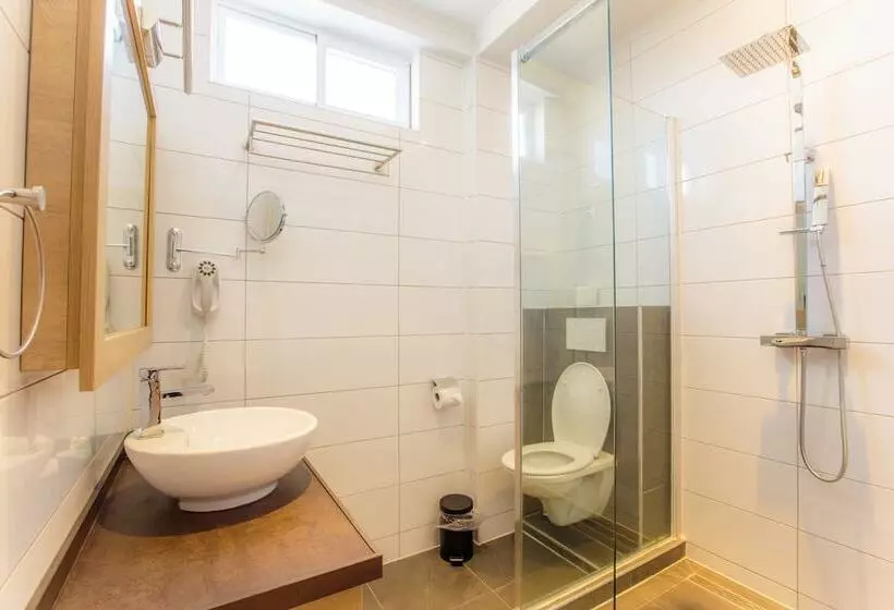 هتل Qinn Boutique