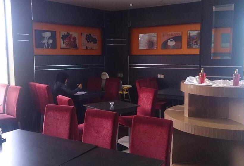 & Apartment Ambassador 3