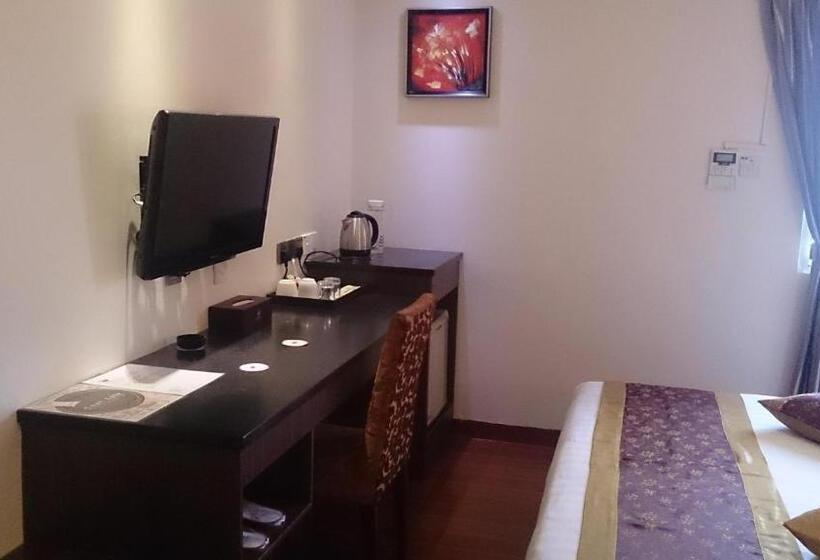 & Apartment Ambassador 3