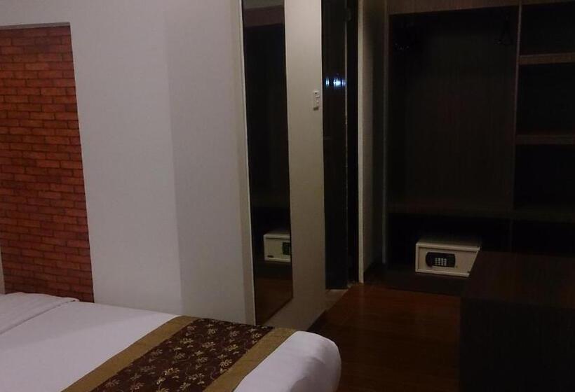 & Apartment Ambassador 3