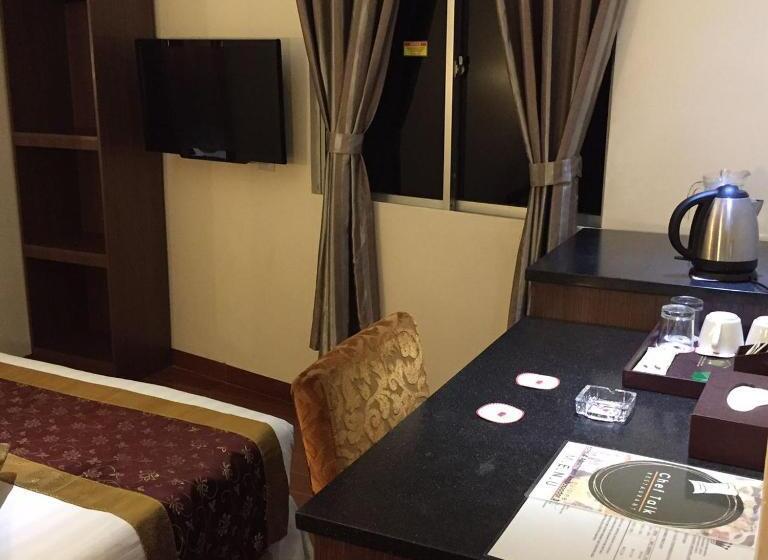 & Apartment Ambassador 3